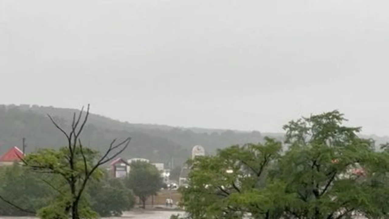 Inundaciones repentinas en Texas dejan muertos y desaparecidos