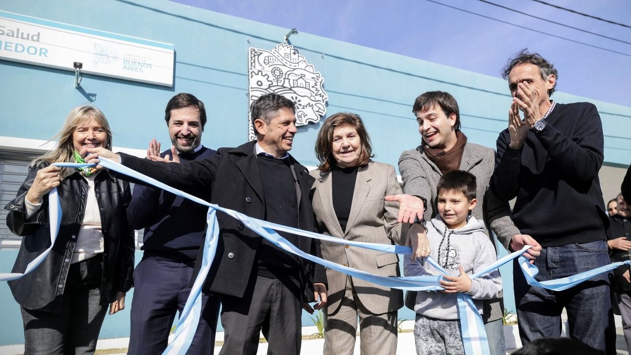 Tras una inversión de $1.584 millones, Kicillof inauguró un Centro de Atención Primaria de la Salud y entregó más patrulleros
