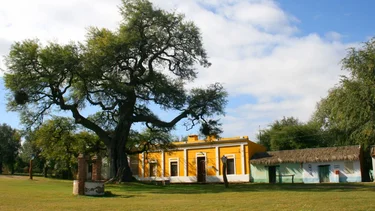 El mágico pueblo cordobés que combina vino, arte y arquitectura