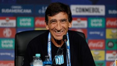 Racing concretó otro refuerzo y Costas empieza a modelar su equipo