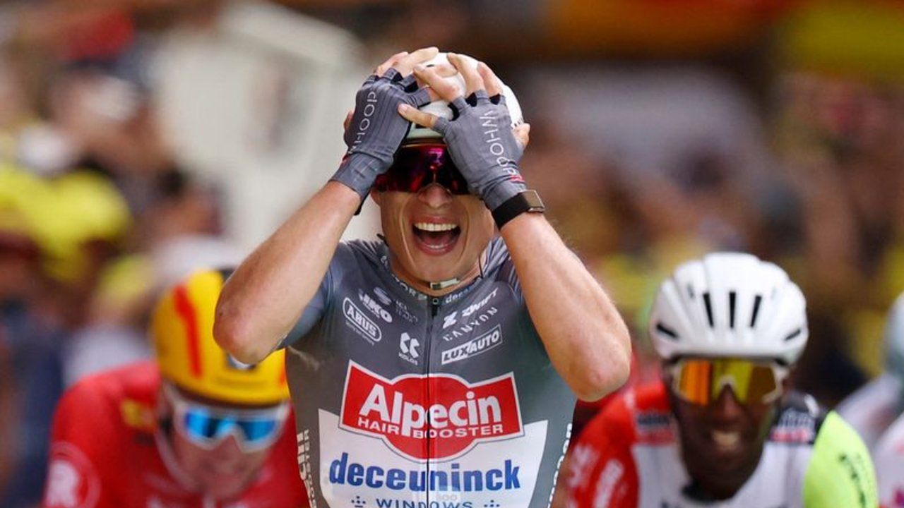 Philipsen se viste de amarillo en debut del Tour de Francia, mientras Vingegaard se muestra agresivo