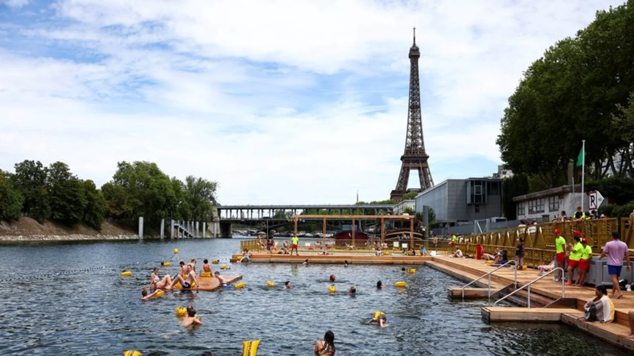 París abre el río Sena al baño público por primera vez desde 1923