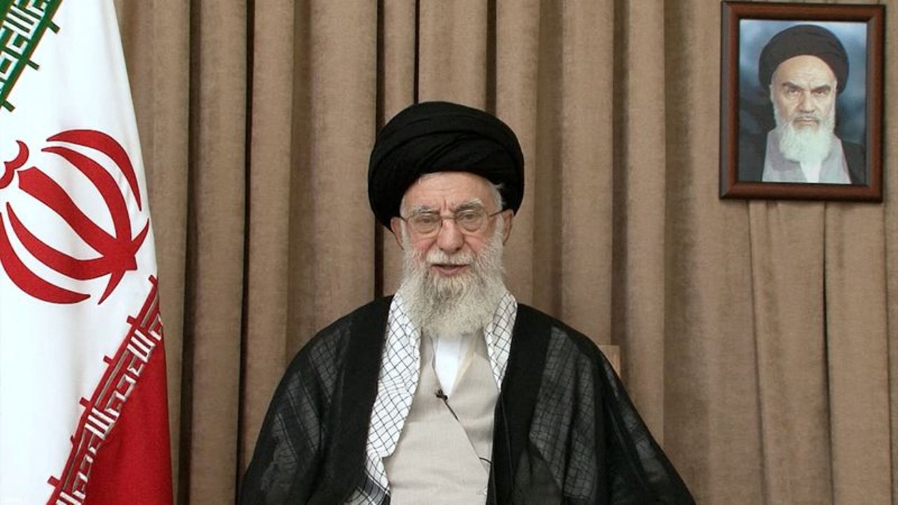 Líder iraní Jamenei reaparece en un acto público semanas después de guerra con Israel