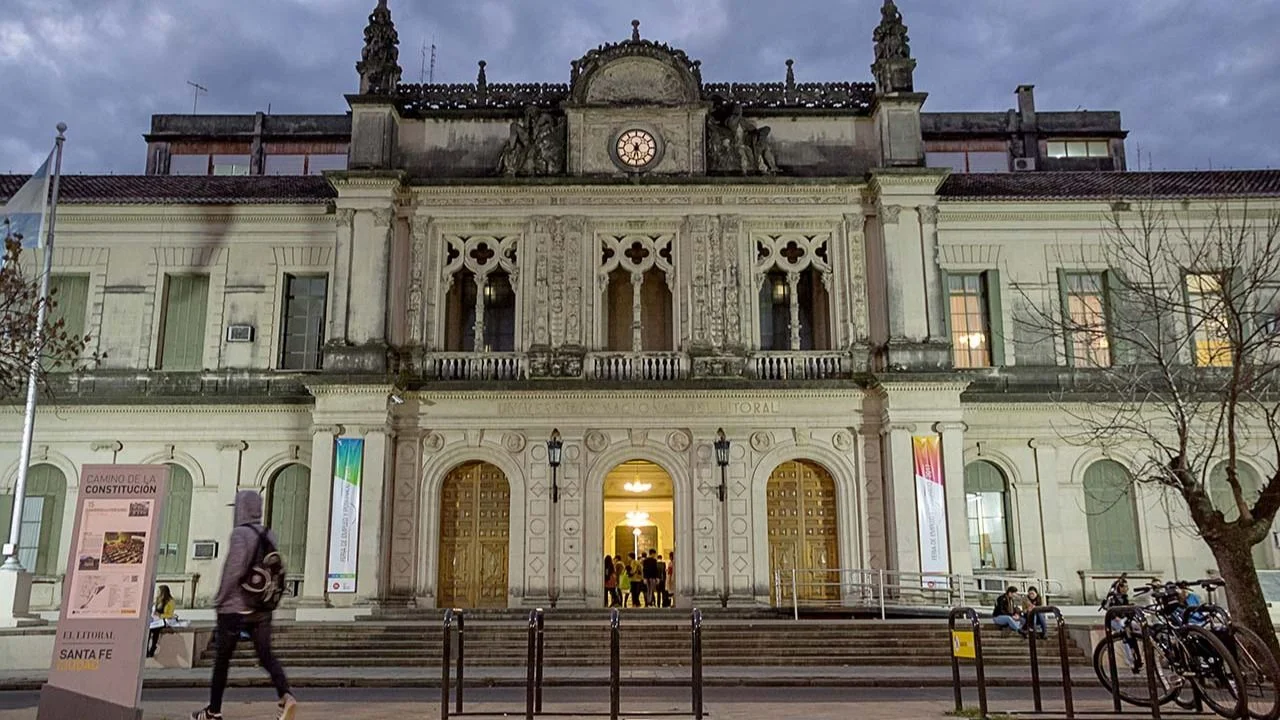 Crisis universitaria: ya renunciaron 177 docentes de la UNL por bajos sueldos