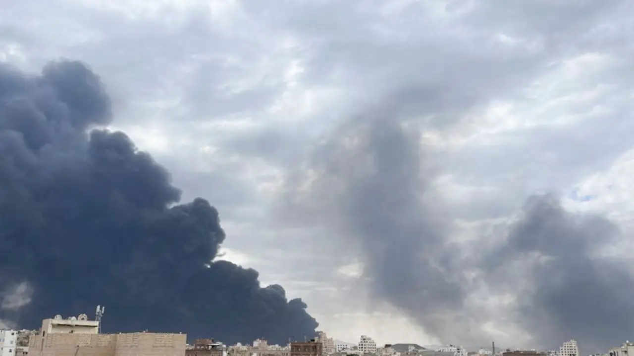 Israel ataca objetivos hutíes en tres puertos y una central eléctrica de Yemen