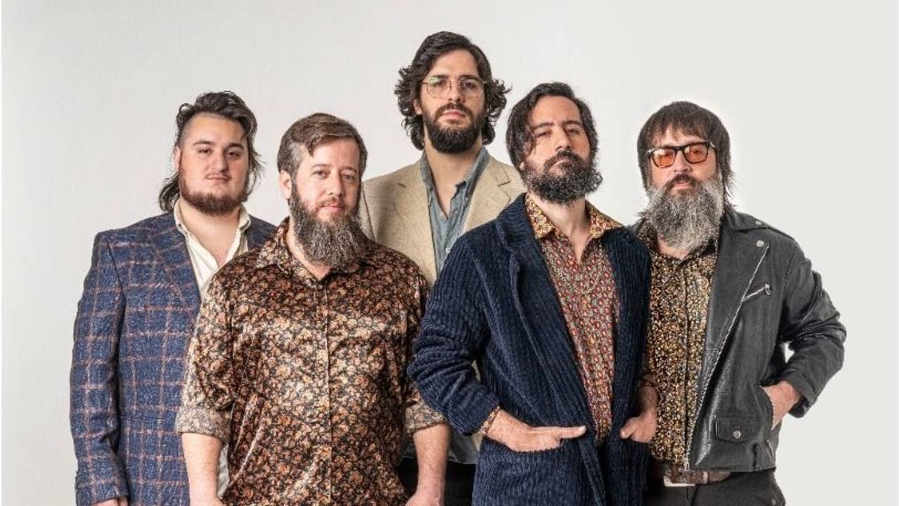 Los Tabaleros y la misa pagana del folklore mutante: "Evangelizamos con vértigo”.