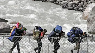 Las inundaciones en la frontera entre Nepal y China dejan decenas de desaparecidos Las inundaciones en la frontera entre Nepal y China dejan decenas de desaparecidos