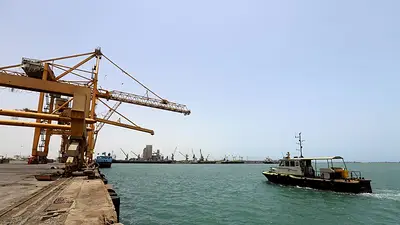 Dos tripulantes heridos y dos desaparecidos en un ataque a un buque frente a las costas de Yemen Dos tripulantes heridos y dos desaparecidos en un ataque a un buque frente a las costas de Yemen