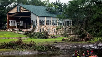 Aumenta el número de muertos en las inundaciones de Texas mientras prosiguen las labores de búsqueda y rescate Aumenta el número de muertos en las inundaciones de Texas mientras prosiguen las labores de búsqueda y rescate