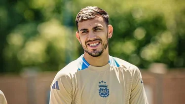 Paredes llegó a Boca: dónde jugará el volante en el esquema de Russo