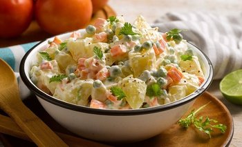 ¿Qué lleva la verdadera receta de ensalada rusa? | Ensaladas