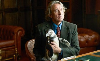 La historia de la amistad entre un inglés y un pingüino argentino en la dictadura | Cine