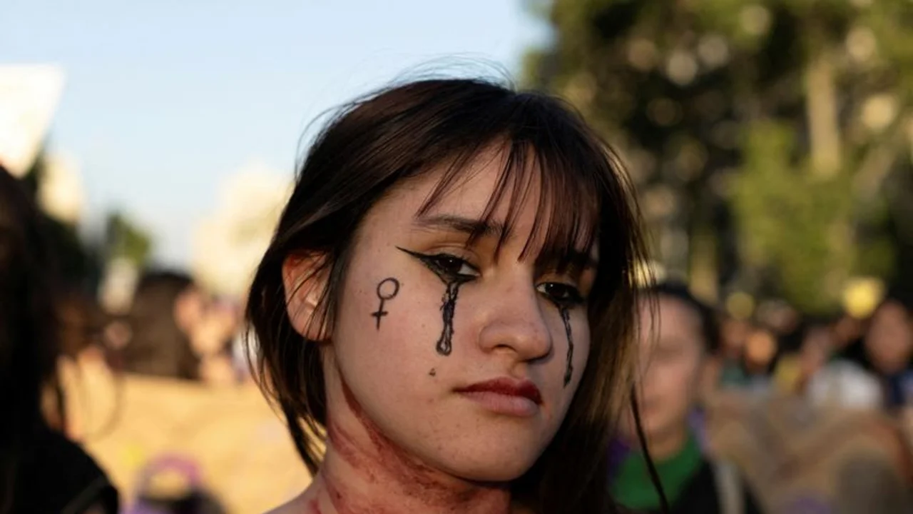 Derechos de la mujer enfrentan "ataque total" por recortes de financiamiento a ONU y de ayuda