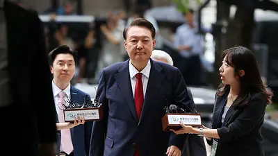 El expresidente surcoreano Yoon vuelve a prisión al acelerarse la investigación por la ley marcial El expresidente surcoreano Yoon vuelve a prisión al acelerarse la investigación por la ley marcial