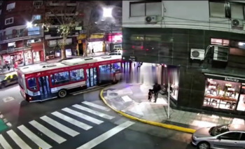Alerta en Recoleta: un colectivo perdió el control, chocó y hay varios heridos | Ciudad