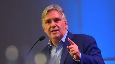 En medio de la tensión entre Milei y los gobernadores, Llaryora llamó a los senadores a defender "los intereses del pueblo" En medio de la tensión entre Milei y los gobernadores, Llaryora llamó a los senadores a defender "los intereses del pueblo"
