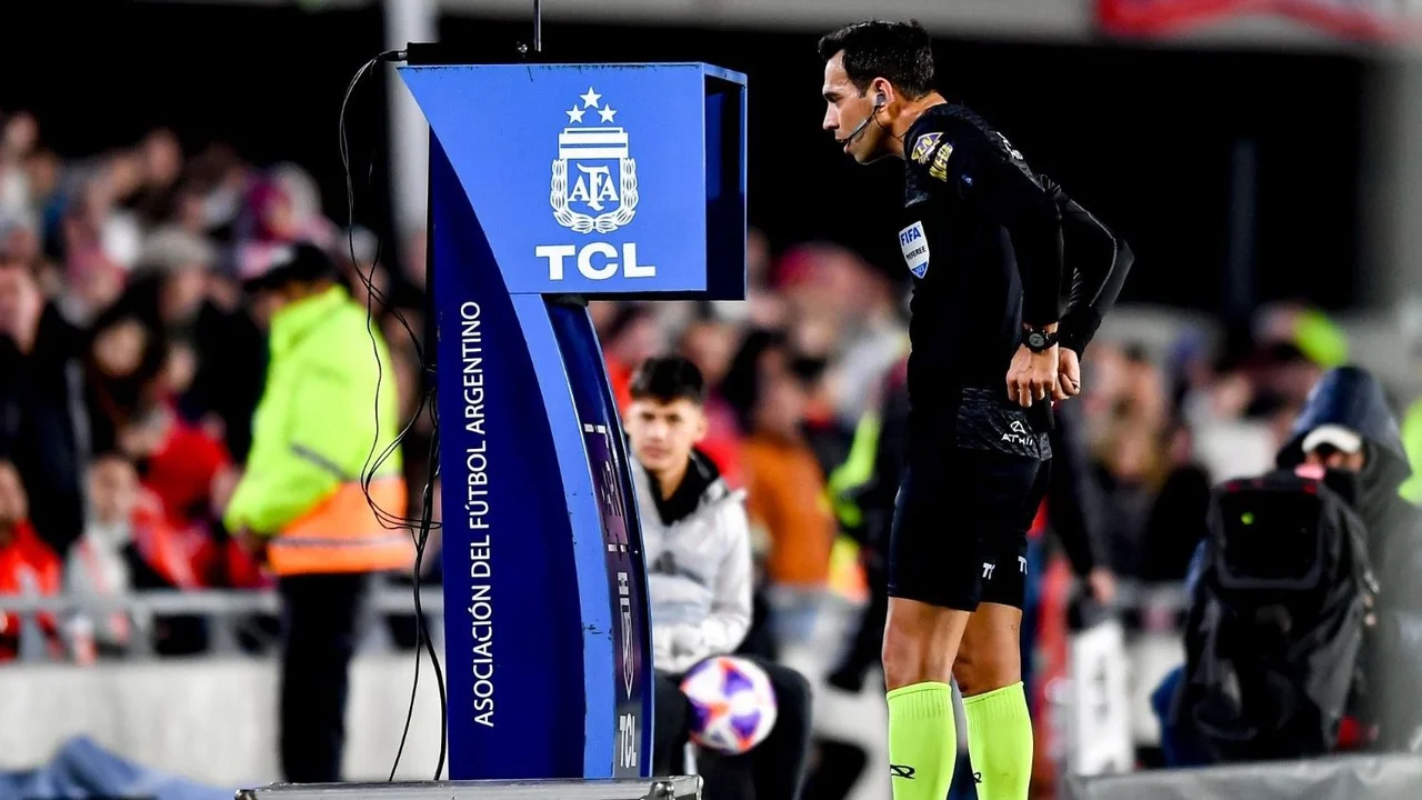 AFA, fútbol argentino, Torneo Clausura 2025, arbitraje, VAR