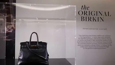 El bolso original de Jane Birkin se subasta por un récord de 10 millones de dólares El bolso original de Jane Birkin se subasta por un récord de 10 millones de dólares