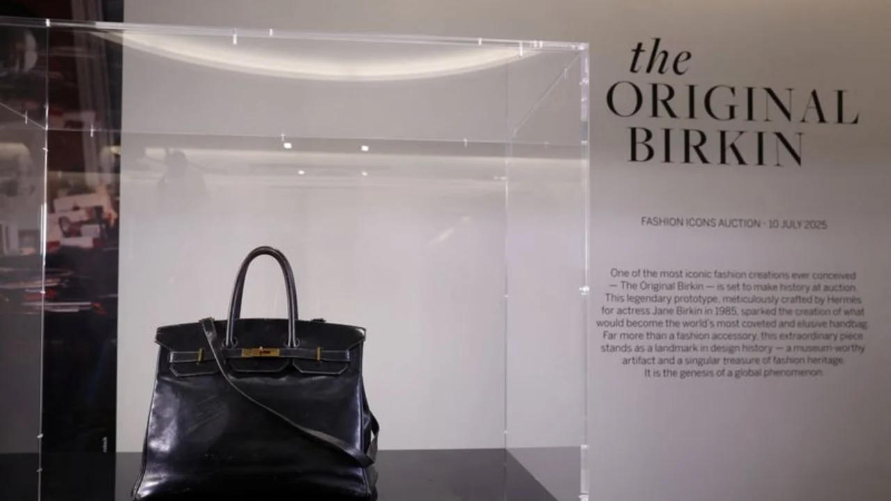 El bolso original de Jane Birkin se subasta por un récord de 10 millones de dólares