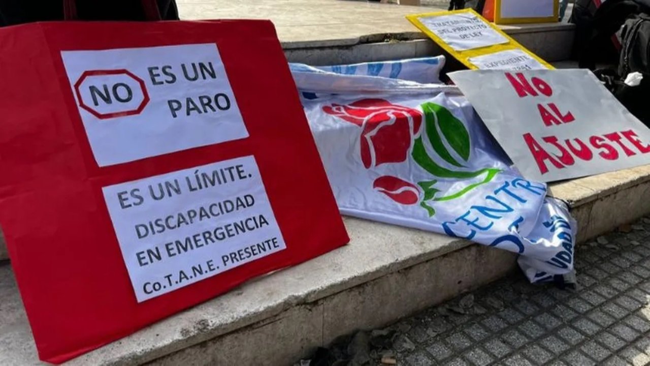 Organizaciones, prestadores y familias marcharon por la Emergencia en Discapacidad: "Derechos no se recortan"
