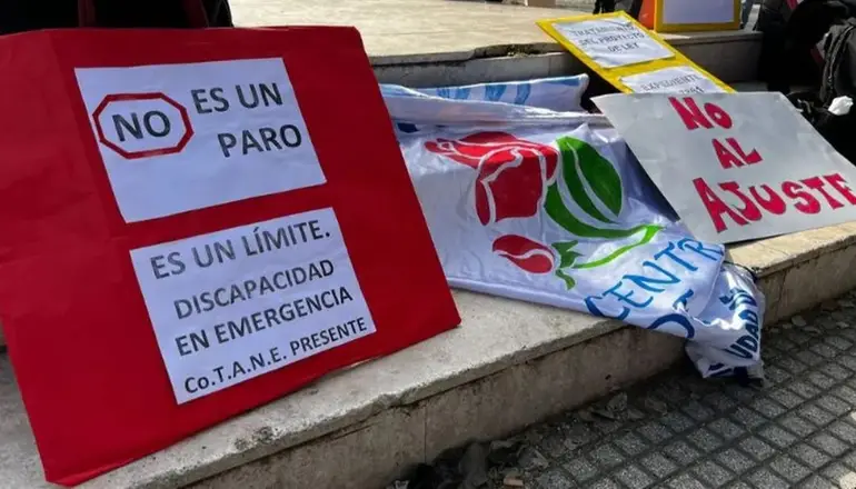 Organizaciones, prestadores y familias marcharon por la Emergencia en Discapacidad: "Derechos no se recortan"