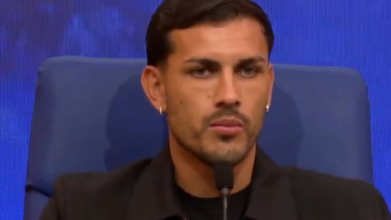 El centro de Paredes a Riquelme: "Ojalá me preste el patio de su casa un ratito"
