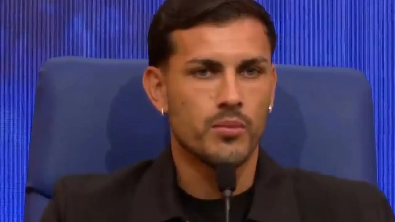 El centro de Paredes a Riquelme: "Ojalá me preste el patio de su casa un ratito"