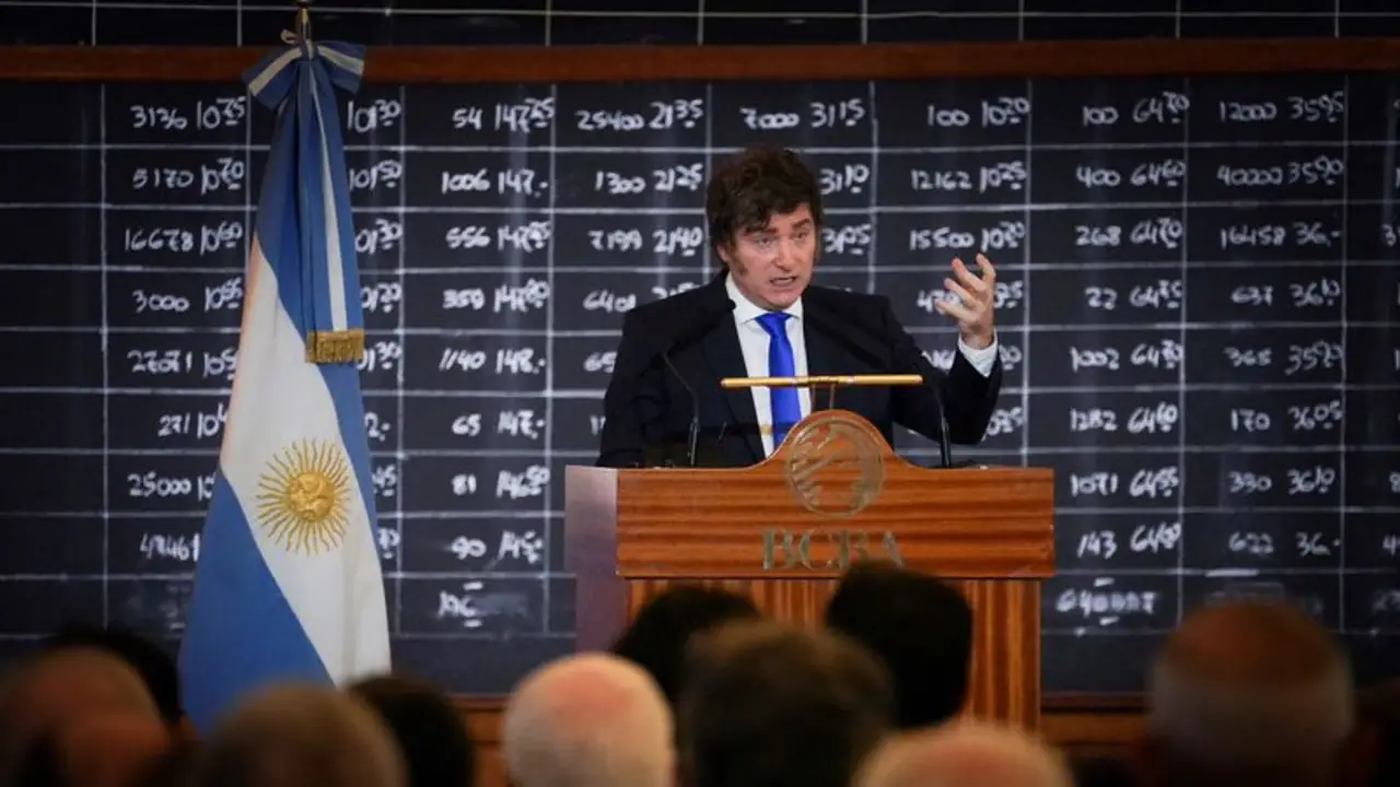 Por qué no baja el riesgo país
