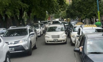 ¿Cuándo y dónde se puede estacionar en doble fila en CABA? | Autos