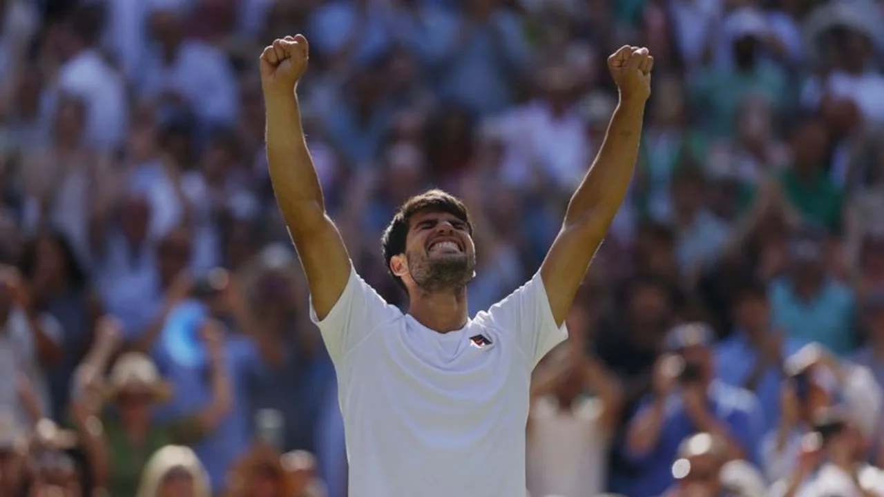 Alcaraz supera a Fritz y alcanza la final de Wimbledon