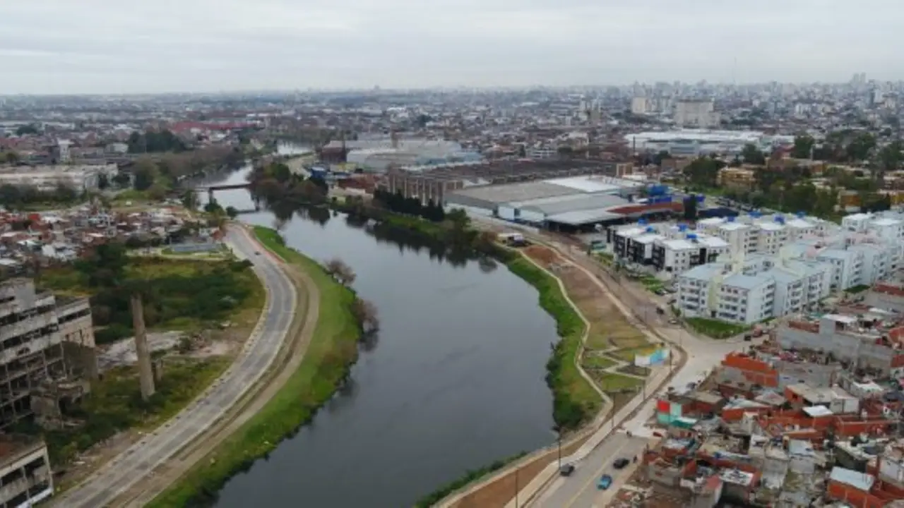 Totalmente abandonado: denuncian al Gobierno por el saneamiento del Riachuelo