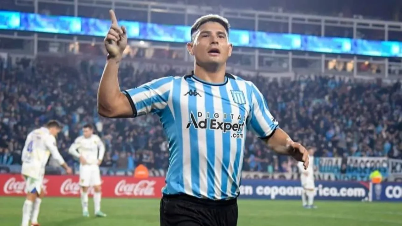 El fuerte repudio de los hinchas de Racing a Maximiliano Salas tras su pase a River: "Traidor"