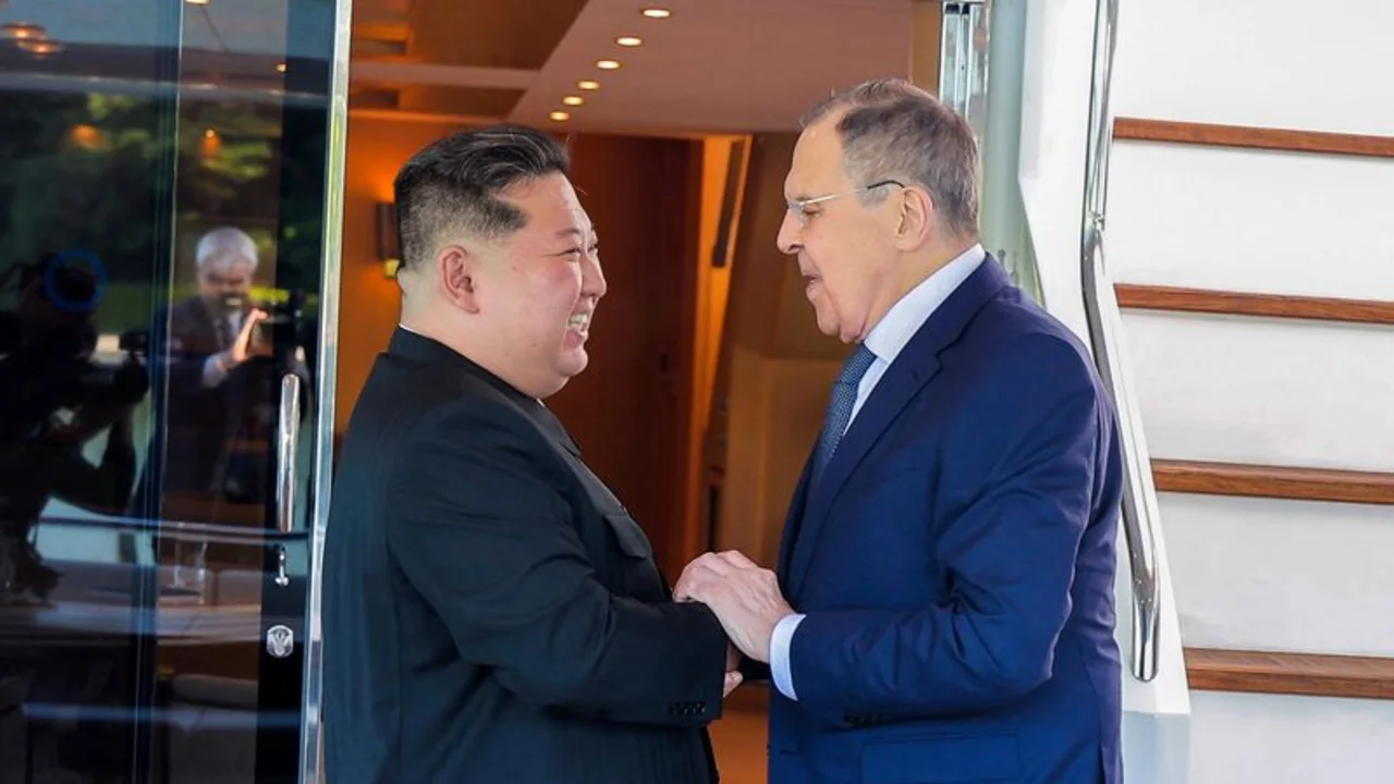 El líder norcoreano Kim dice que apoyará a Rusia para resolver la guerra de Ucrania