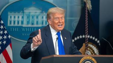 Trump fijará un arancel del 100% a chips informáticos importados