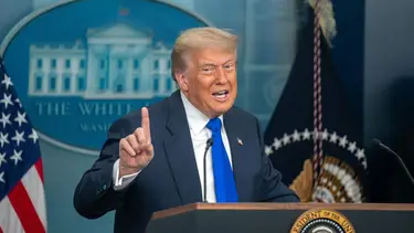 Trump fijará un arancel del 100% a chips informáticos importados