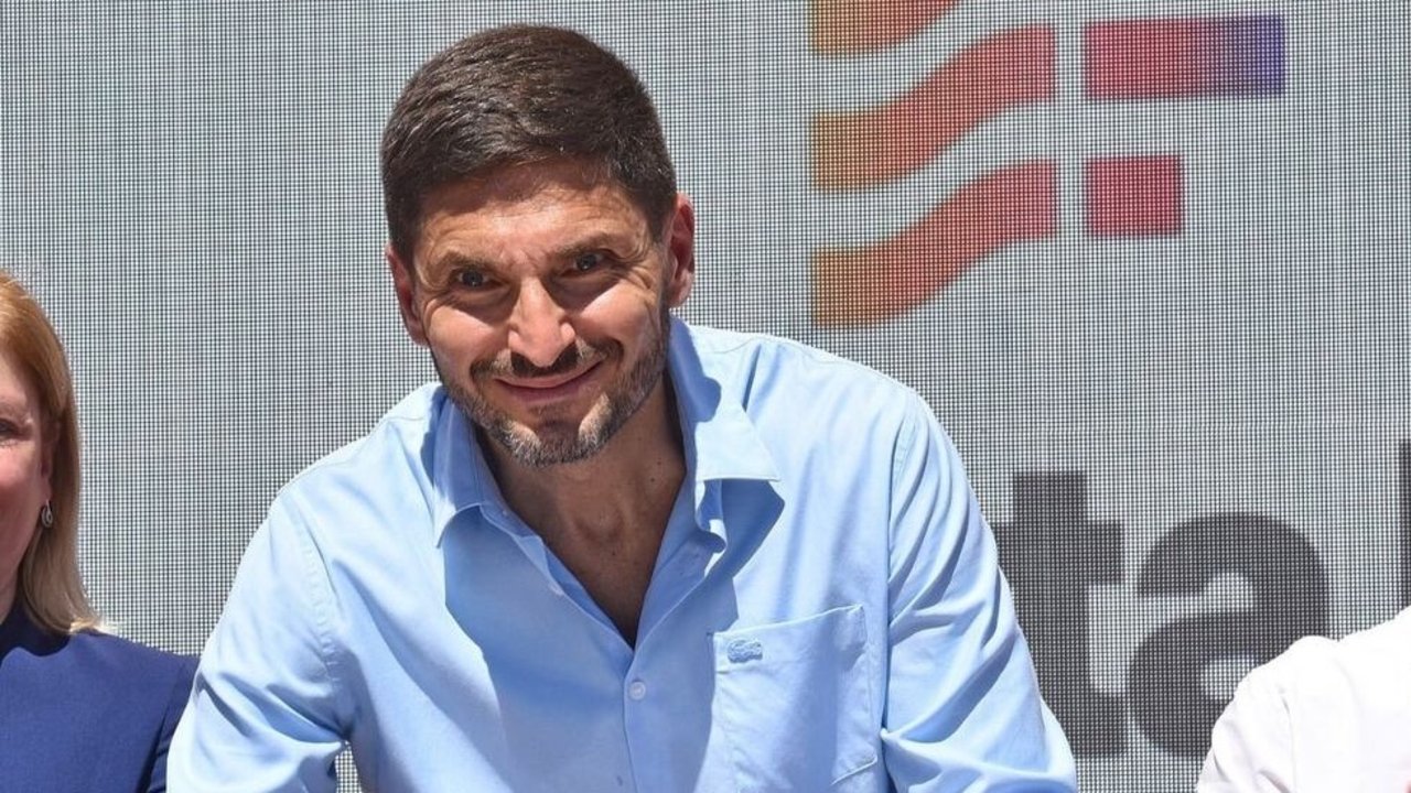 Si bien Pullaro dijo querer "terminar con los privilegios de la política", aseguran que busca "perpetuarse en el poder"