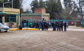 La crisis de Milei no para: denuncian 120 nuevos despidos en Petroquímica Río Tercero  | Córdoba 