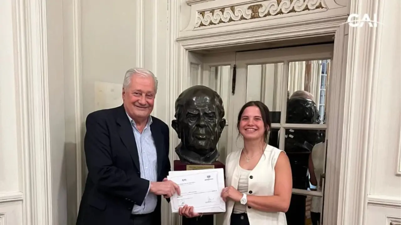 Tiene 26 años, estudió en la UNSAM y revolucionó la reparación de huesos con biomateriales 3D:  su proyecto fue premiado como el mejor entre 100 ingenieros