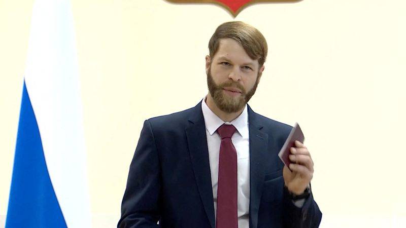 Putin concede pasaporte ruso a un ciudadano de EEUU que ayudó a Rusia desde Ucrania