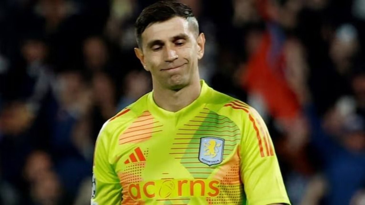 La reaparición de Dibu Martínez que impactó a Aston Villa mientras se define su futuro