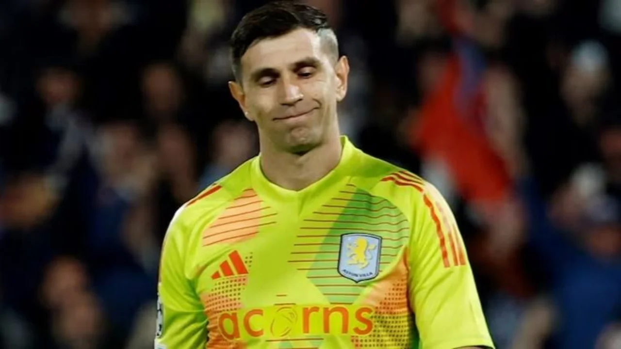 La reaparición de Dibu Martínez que impactó a Aston Villa mientras se define su futuro