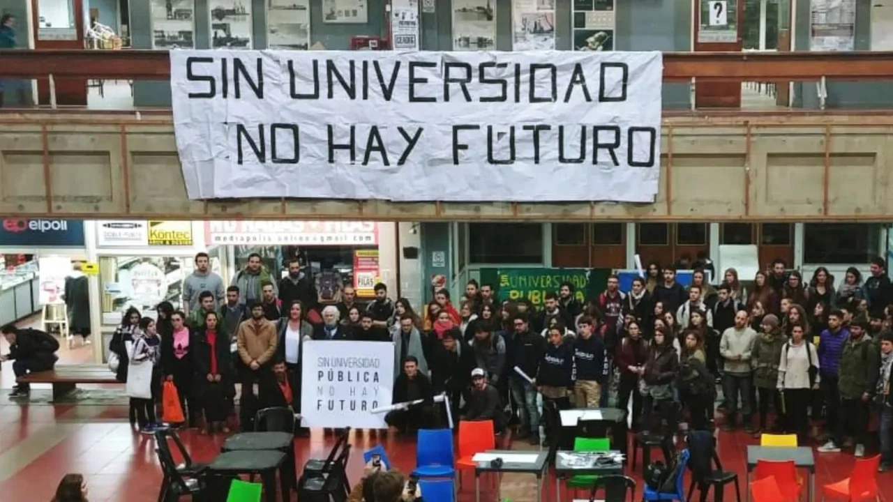 Ajuste, salarios bajos y denuncias por "incompatibilidad ideológica": qué pasa en la Universidad Nacional de Formosa