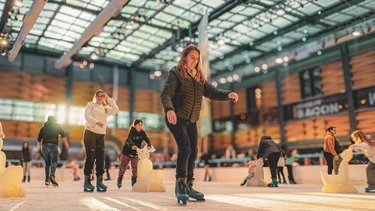 Sin tener que viajar a la nieve: la pista de patinaje sobre hielo en Buenos Aires para disfrutar en las vacaciones de invierno
