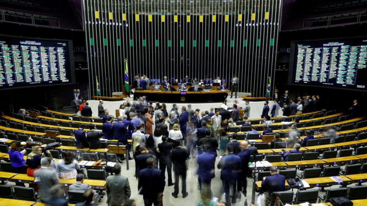 La Cámara baja de Brasil respalda nuevas normas sobre pagos de deuda ordenados por la Justicia