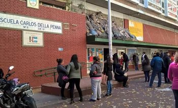 La Boca: la madre y abuela de un alumno le clavaron una birome al director de una escuela | La boca
