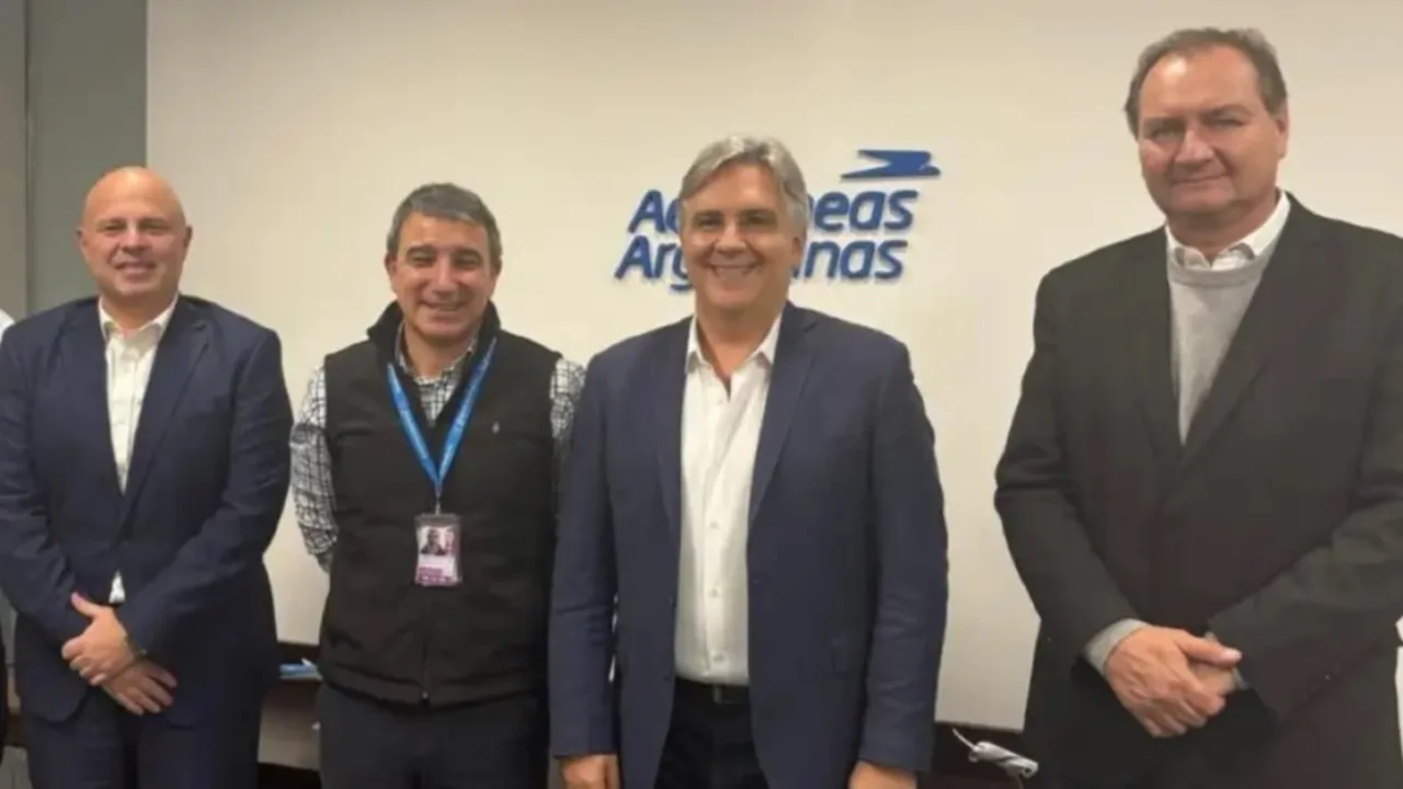 Llaryora se reunió con el presidente de Aerolíneas para impulsar el aeropuerto de Córdoba como centro logístico 