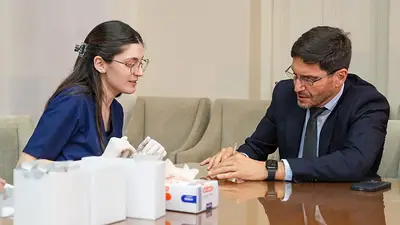 Maximiliano Pullaro haciéndose el narcotest Maximiliano Pullaro haciéndose el narcotest
