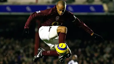 Henry con la pelota T90 Aerow Henry con la pelota T90 Aerow