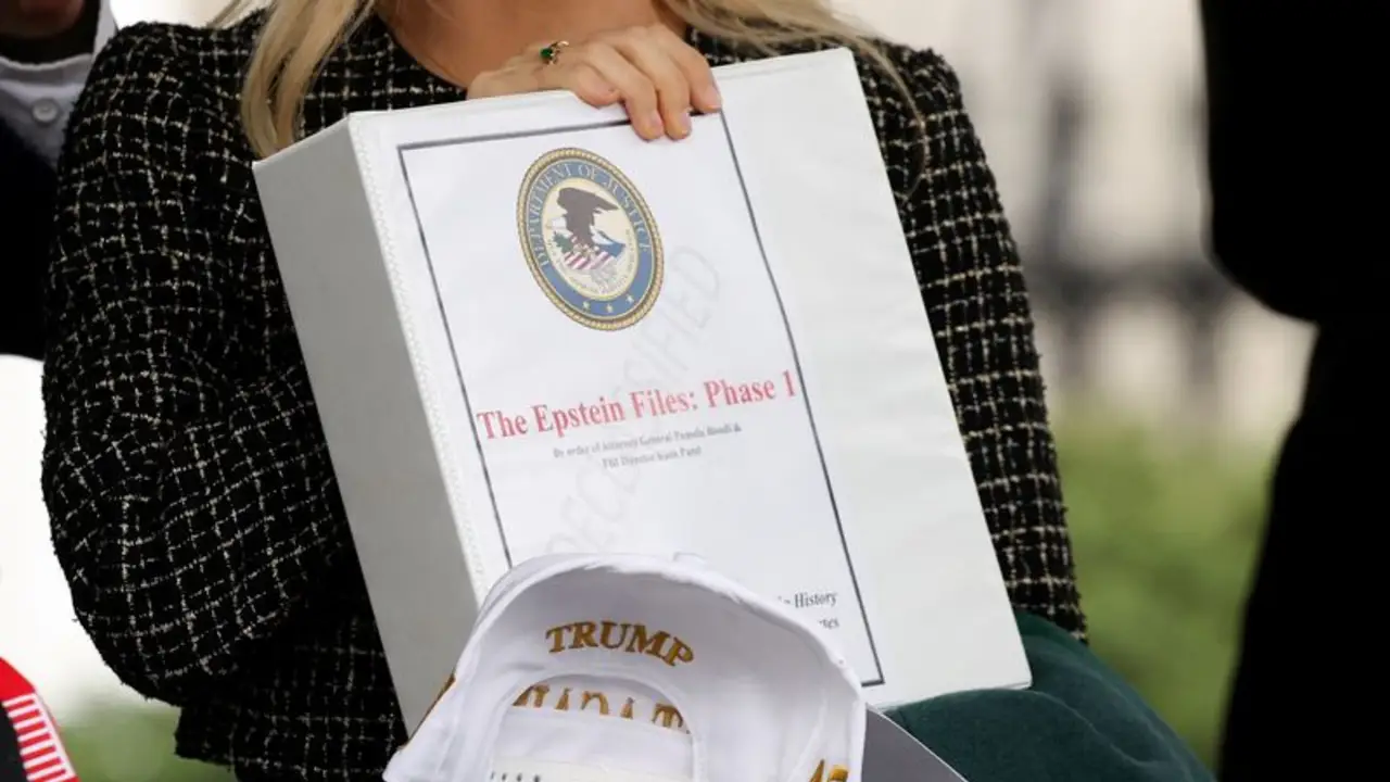 Trump dice que los partidarios que cuestionan el caso de Jeffrey Epstein son "débiles"
