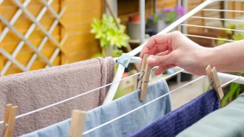 Cómo es el truco noruego para secar la ropa. 